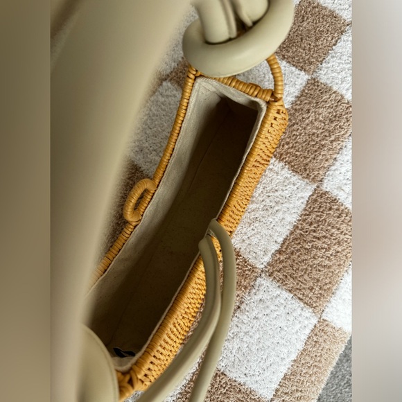 Cult Gaia Rhea Raffia Shoulder Bag - Picture 4 of 5